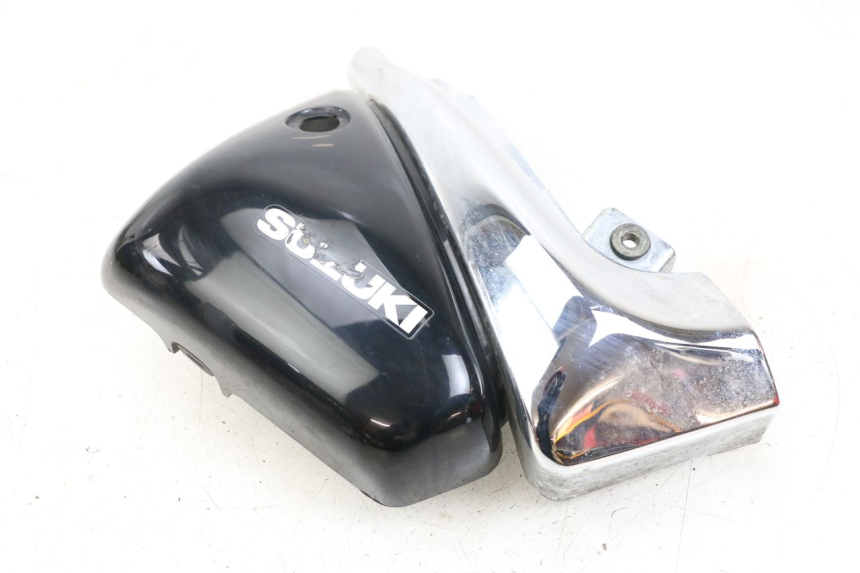 photo de CACHE SOUS SELLE GAUCHE SUZUKI VL INTRUDER 125 (2004 - 2007) - État de surface