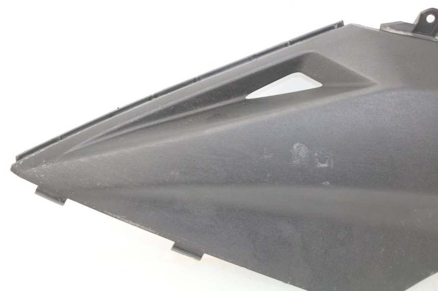 photo de CACHE SOUS SELLE GAUCHE KYMCO X-CITING XCITING 400 (2014 - 2018) - Autre angle de vue