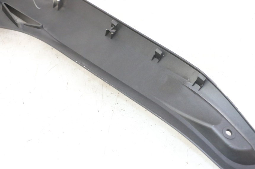 photo de CACHE SOUS SELLE GAUCHE YAMAHA X-MAX XMAX 125 (2010 - 2013) - Zoom état d’usage