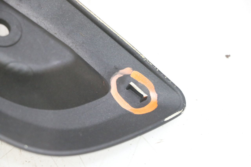 photo de CACHE SOUS SELLE GAUCHE YAMAHA X-MAX XMAX 125 (2010 - 2013) - Autre angle de vue