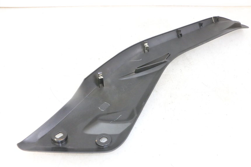 photo de CACHE SOUS SELLE GAUCHE YAMAHA X-MAX XMAX 125 (2010 - 2013) - Vue d’ensemble