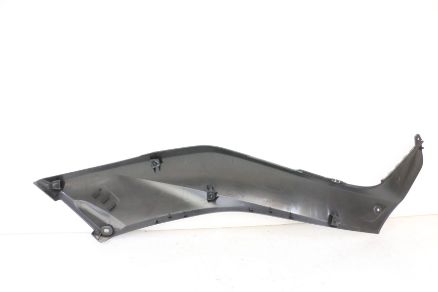 photo de CACHE SOUS SELLE GAUCHE YAMAHA XMAX X-MAX 125 (2021 - 2025) - Points de fixation