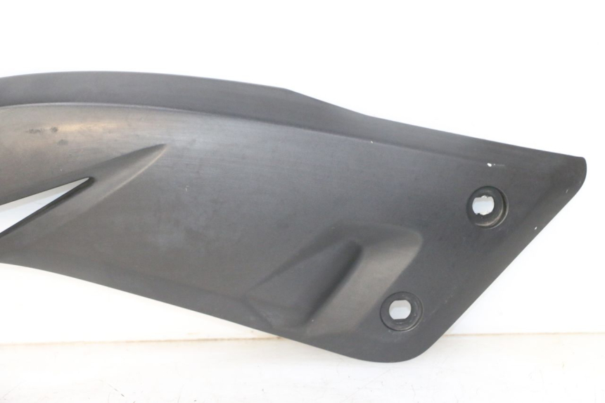 photo de CACHE SOUS SELLE GAUCHE YAMAHA X-MAX XMAX 125 (2010 - 2013) - Détails caractéristiques