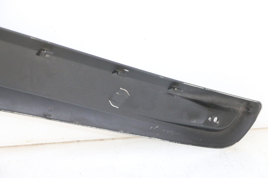 photo de CACHE SOUS SELLE GAUCHE YAMAHA X-MAX XMAX 125 (2010 - 2013) - État de surface