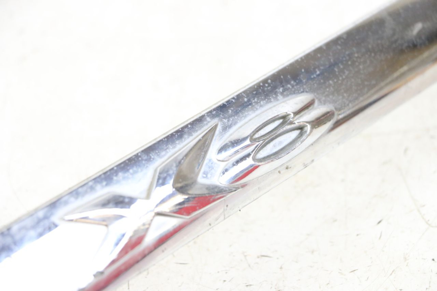 photo de CACHE SOUS SELLE GAUCHE PIAGGIO X8 125 (2004 - 2007) - Autre angle de vue