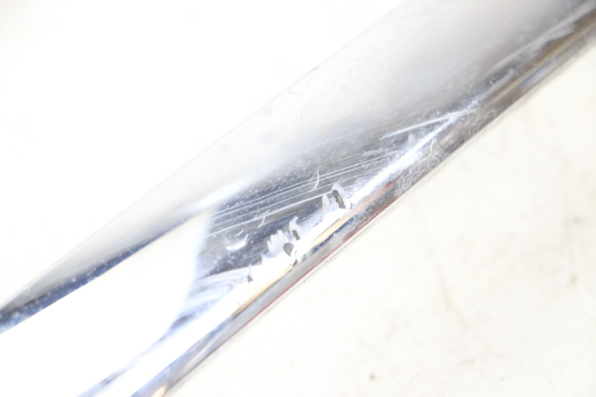 photo de CACHE SOUS SELLE GAUCHE PIAGGIO X8 125 (2004 - 2007) - Gros plan technique