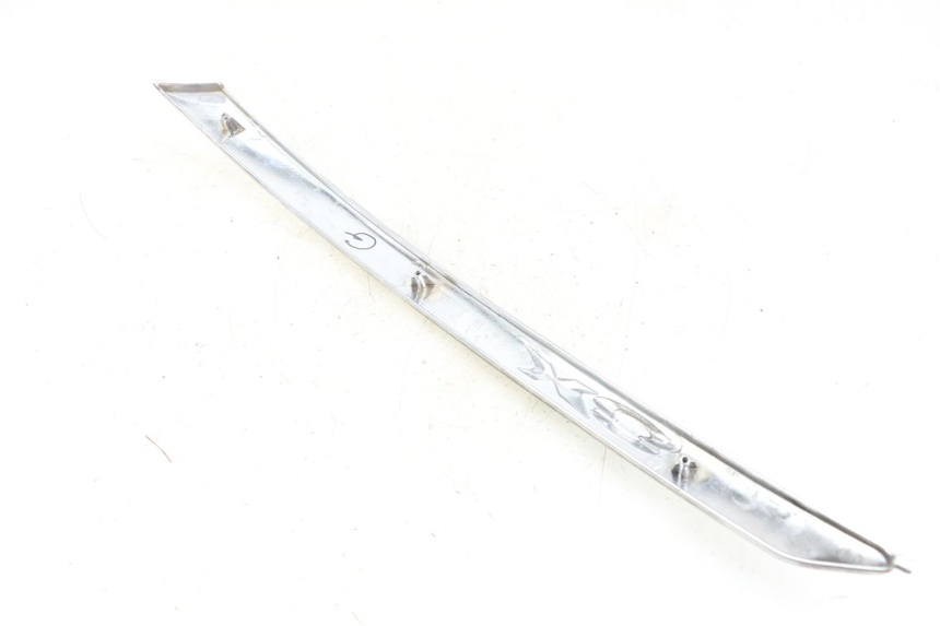 photo de CACHE SOUS SELLE GAUCHE PIAGGIO X8 125 (2004 - 2007) - Détail de la pièce