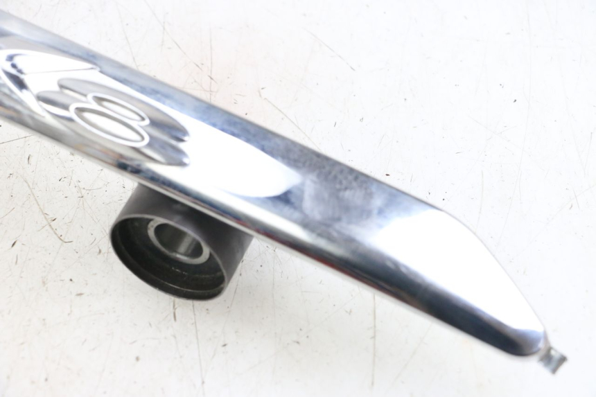 photo de CACHE SOUS SELLE GAUCHE PIAGGIO X8 125 (2004 - 2007) - Points de fixation