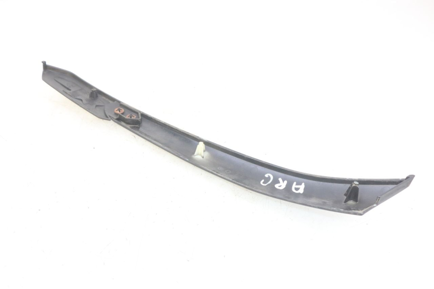 photo de CACHE SOUS SELLE GAUCHE PIAGGIO XEVO - X EVO 125 (2007 - 2017) - Détail de la pièce