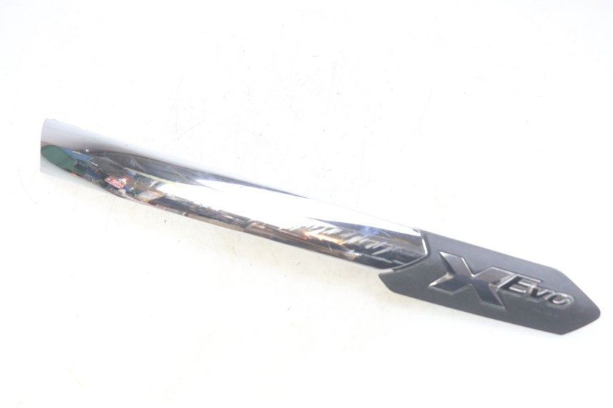 photo de CACHE SOUS SELLE GAUCHE PIAGGIO XEVO - X EVO 125 (2007 - 2017) - Vue principale