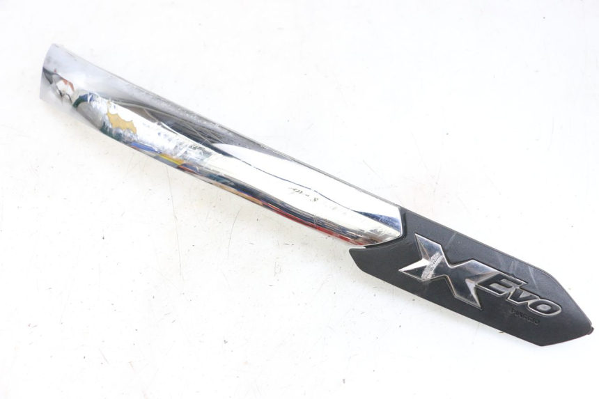 photo de CACHE SOUS SELLE GAUCHE PIAGGIO XEVO - X EVO 125 (2007 - 2017) - Vue principale