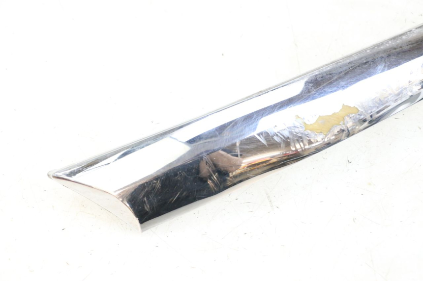 photo de CACHE SOUS SELLE GAUCHE PIAGGIO XEVO - X EVO 125 (2007 - 2017) - Vue d’ensemble