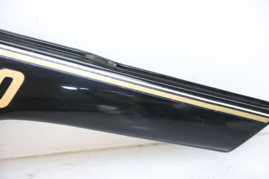 photo de CACHE SOUS SELLE GAUCHE YAMAHA XJ F 900 (1983 - 1994) - Points de fixation