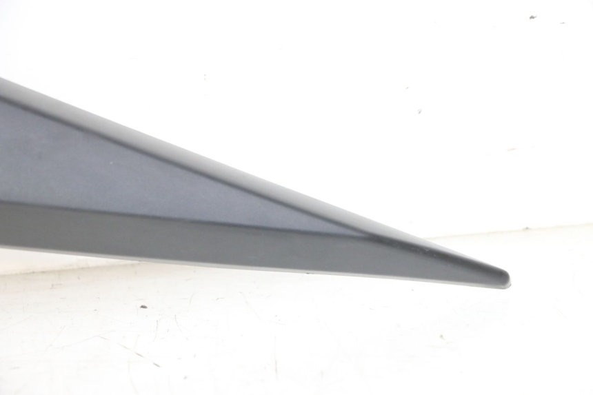 photo de CACHE SOUS SELLE GAUCHE YAMAHA XJ6 ABS 600 (2008 - 2016) - Gros plan technique