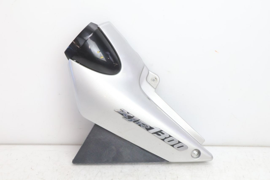 photo de CACHE SOUS SELLE GAUCHE YAMAHA XJR 1300 (1998 - 2002) - Vue principale