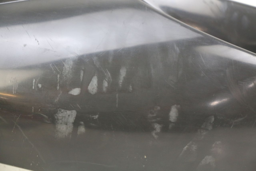 photo de CACHE SOUS SELLE GAUCHE YAMAHA XP T-MAX TMAX ABS 500 (2004 - 2007) - Détail de la pièce