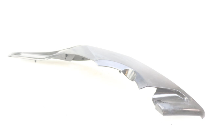 photo de CACHE SOUS SELLE GAUCHE YAMAHA XP T-MAX TMAX ABS 500 (2004 - 2007) - Gros plan technique