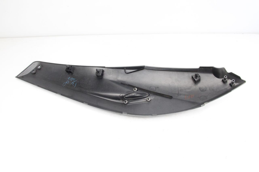 photo de CACHE SOUS SELLE GAUCHE YAMAHA XP T-MAX TMAX 500 (2008 - 2012) - Vue d’ensemble