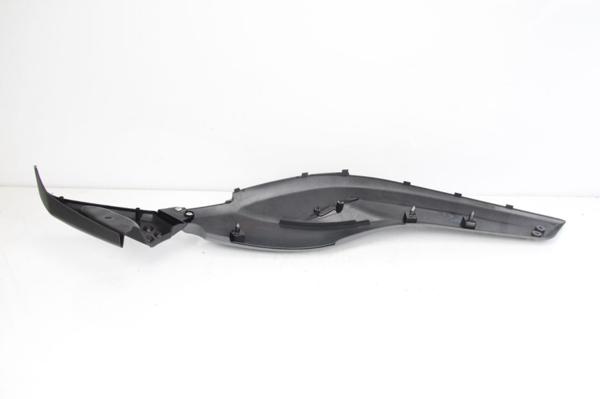 photo de CACHE SOUS SELLE GAUCHE YAMAHA XP T-MAX TMAX 500 (2008 - 2012) - Points de fixation