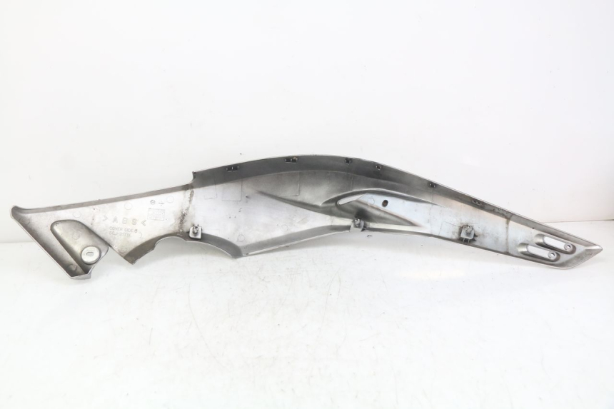 photo de CACHE SOUS SELLE GAUCHE YAMAHA XP T-MAX TMAX 500 (2004 - 2007) - Détail de la pièce