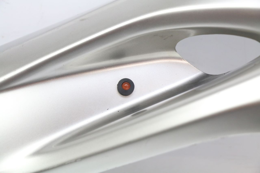 photo de CACHE SOUS SELLE GAUCHE YAMAHA XP T-MAX TMAX 500 (2004 - 2007) - Zoom état d’usage