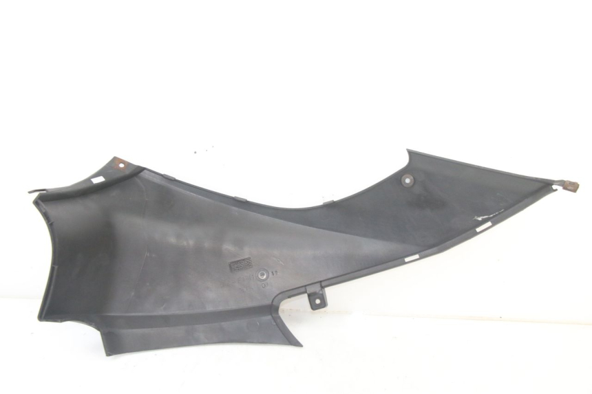 photo de CACHE SOUS SELLE GAUCHE YAMAHA NEOS NEO'S 4T 50 (2008 - 2016) - Gros plan technique