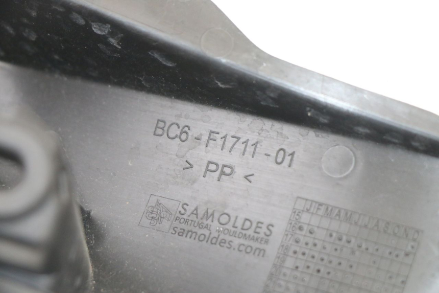 photo de CACHE SOUS SELLE GAUCHE YAMAHA TRACER 7 700 (2020 - 2024) - Gros plan technique