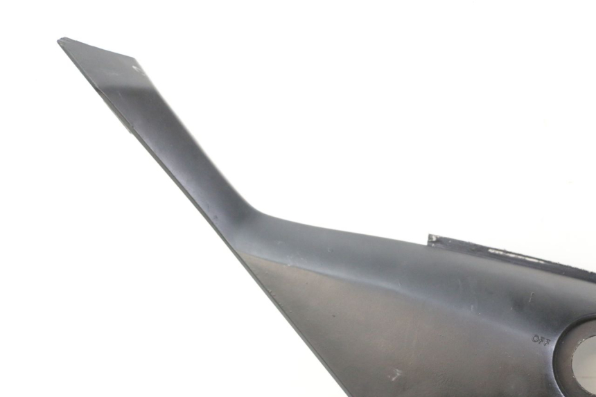 photo de CACHE SOUS SELLE GAUCHE YAMAHA TZR 50 (2008 - 2016) - Gros plan technique