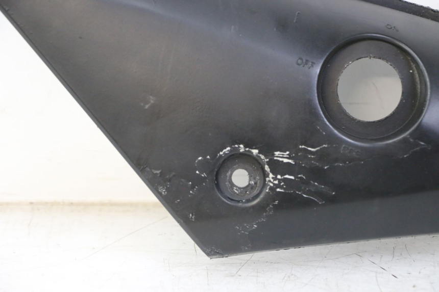 photo de CACHE SOUS SELLE GAUCHE YAMAHA TZR 50 (2008 - 2016) - Vue d’ensemble