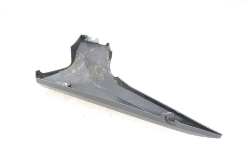 photo de CACHE SOUS SELLE GAUCHE YAMAHA XJ6 600 (2008 - 2016) - Détail de la pièce