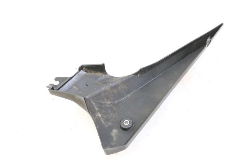 photo de CACHE SOUS SELLE GAUCHE YAMAHA XJ6 600 (2008 - 2016) - Zoom état d’usage