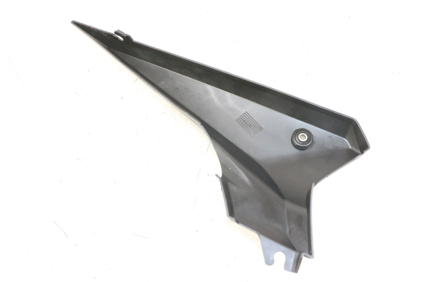photo de CACHE SOUS SELLE GAUCHE YAMAHA XJ6 ABS 600 (2008 - 2016) - Détail de la pièce