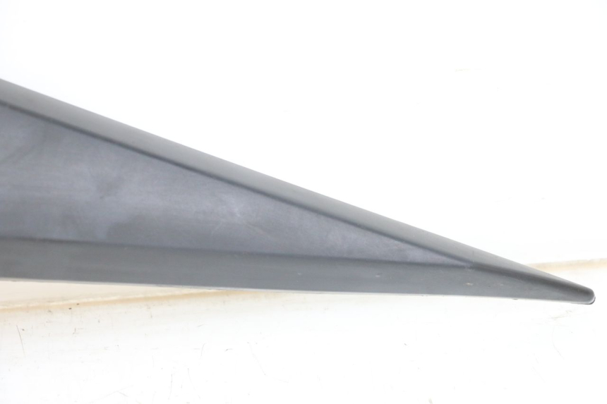 photo de CACHE SOUS SELLE GAUCHE YAMAHA XJ6 ABS 600 (2008 - 2016) - Gros plan technique