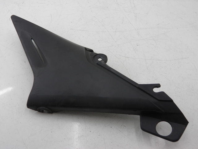 photo de CACHE SOUS SELLE GAUCHE YAMAHA XJS DIVERSION 600 (1997 - 1999) - Vue principale