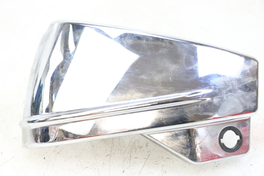 photo de CACHE SOUS SELLE GAUCHE YAMAHA XVS DRAG STAR DRAGSTAR 650 (1997 - 2007) - Vue principale