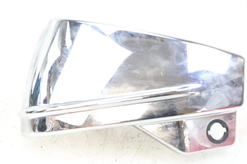 photo de CACHE SOUS SELLE GAUCHE YAMAHA XVS DRAG STAR DRAGSTAR 650 (1997 - 2007) - Zoom état d’usage