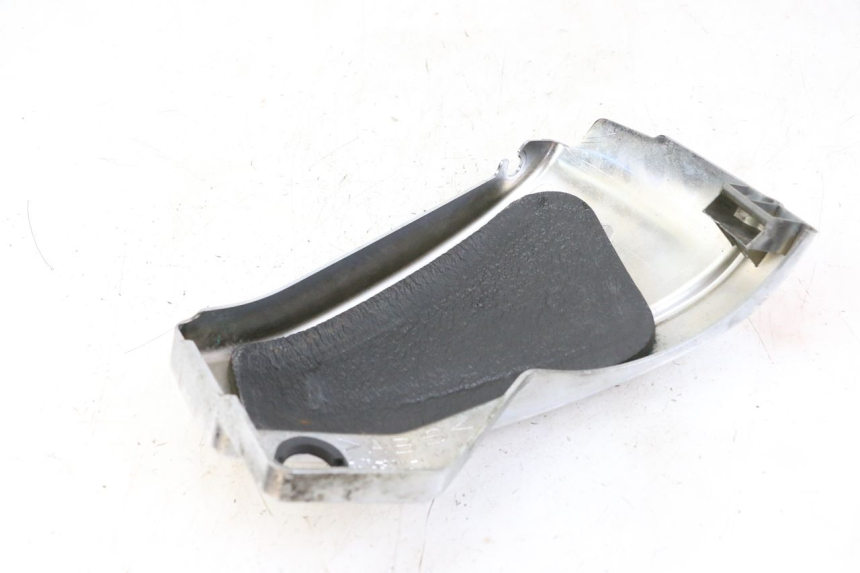 photo de CACHE SOUS SELLE GAUCHE YAMAHA XVS DRAG STAR DRAGSTAR 650 (1997 - 2007) - Vue d’ensemble