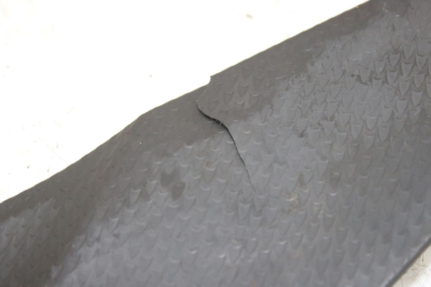 photo de CACHE SOUS SELLE GAUCHE YAMAHA YZF R1 1000 (2007 - 2008) - Détail de la pièce