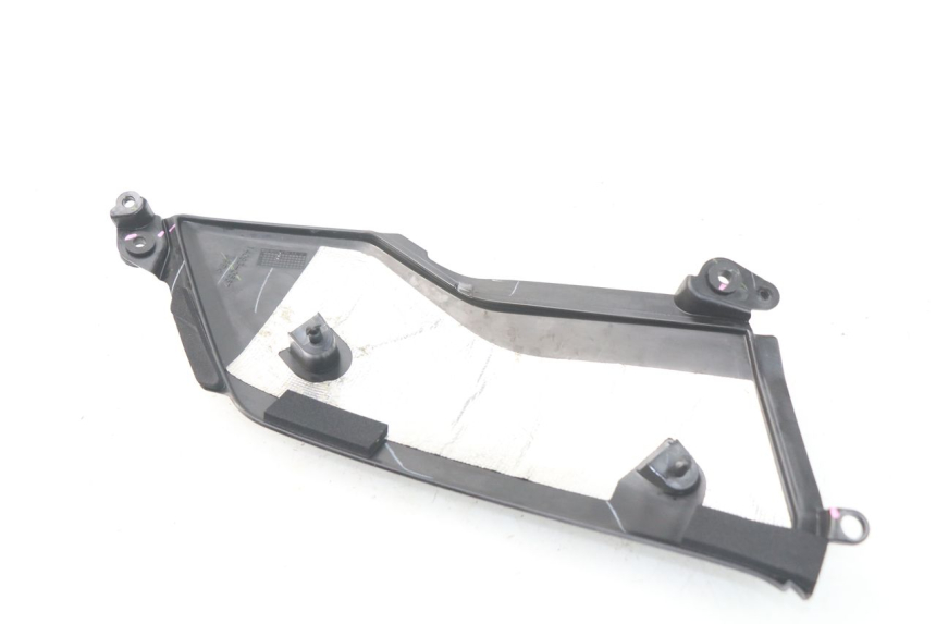 photo de CACHE SOUS SELLE GAUCHE KAWASAKI Z Z900 900 (2017 - 2019) - Détail de la pièce