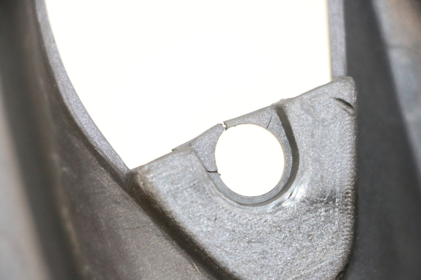 photo de CACHE SOUS SELLE GAUCHE KAWASAKI ZR 7 750 (1999 - 2004) - Zoom état d’usage