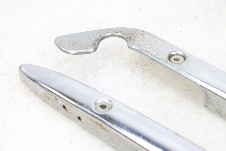 photo de CACHE SOUS SELLE SUZUKI GZ MARAUDER 125 (1998 - 2004) - Points de fixation