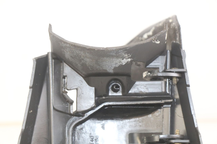 photo de CACHE SOUS SELLE SYM JET SPORT XR 50 (2006 - 2015) - Détail de la pièce