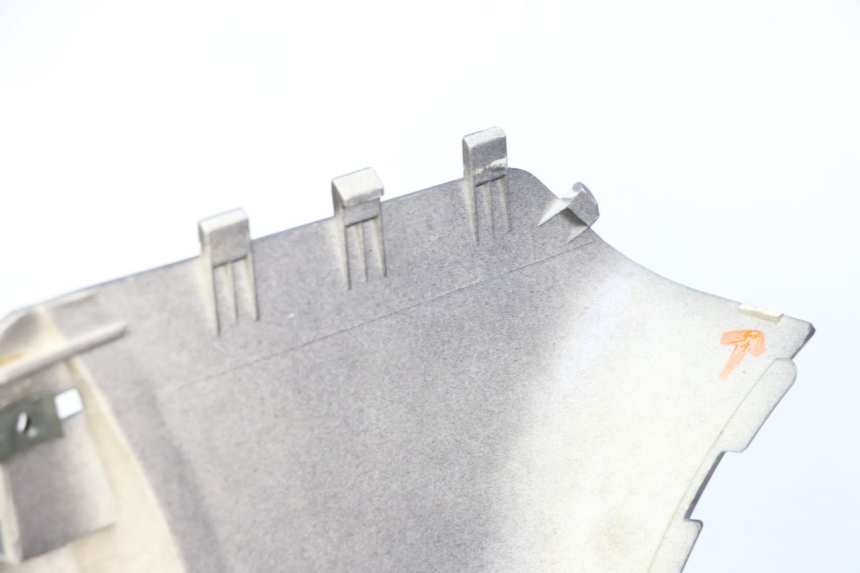 photo de CACHE SOUS SELLE JM MOTORS VX 125 (2022 - 2025) - Gros plan technique