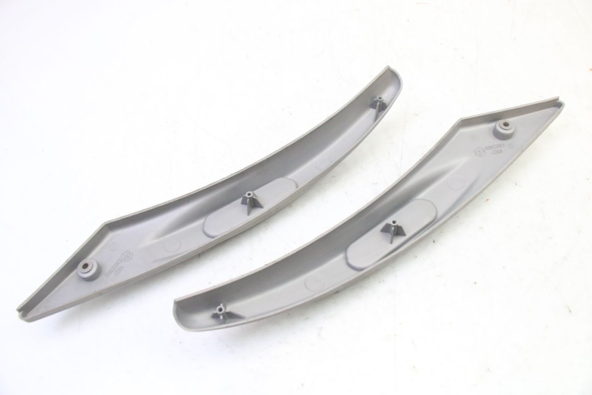 photo de CACHE SOUS SELLE PIAGGIO LIBERTY 4T 50 (2009 - 2015) - Gros plan technique