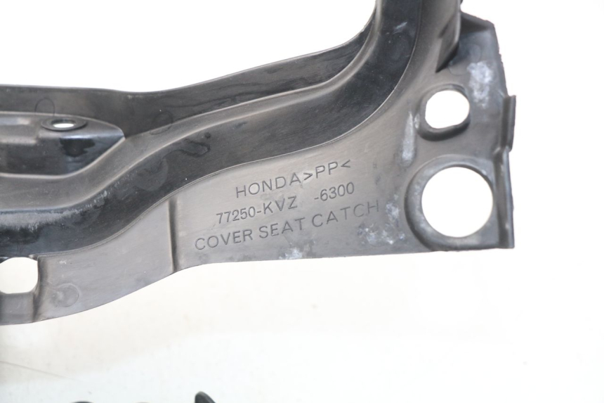 photo de CACHE SOUS SELLE HONDA NSS EX FORZA 250 (2005 - 2013) - Autre angle de vue