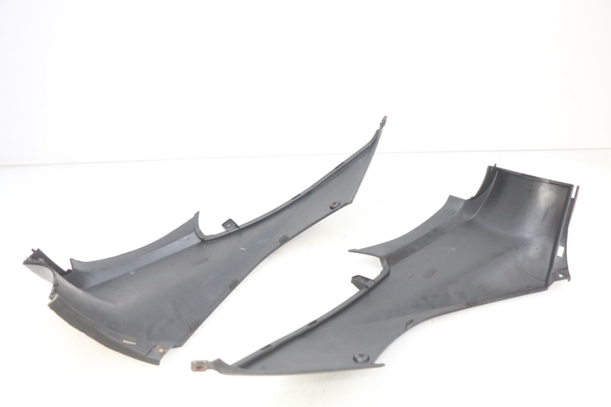 photo de CACHE SOUS SELLE MBK OVETTO 2T 50 (2007 - 2017) - Gros plan technique