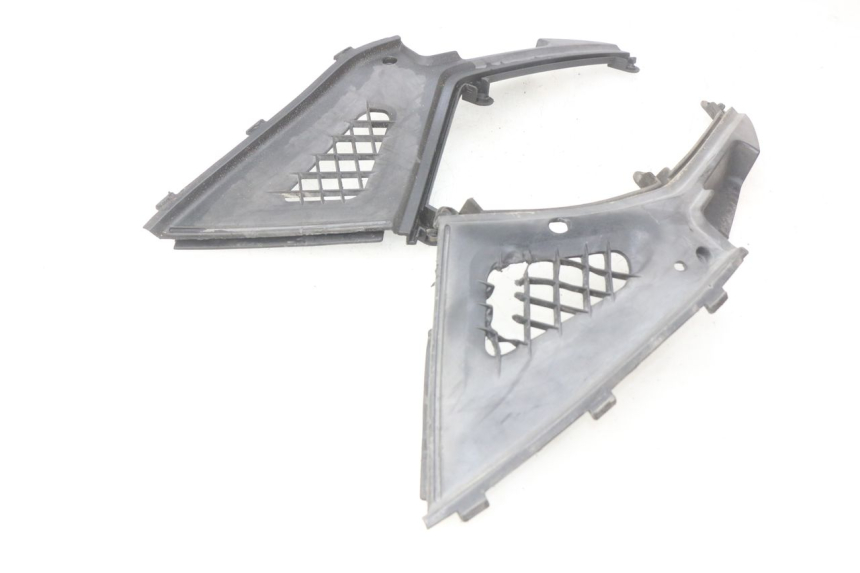 photo de CACHE SOUS SELLE KYMCO PEOPLE 250 (2004 - 2008) - Gros plan technique