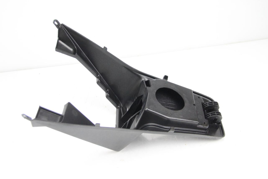 photo de CACHE SOUS SELLE PEUGEOT SATELIS 125 (2013 - 2018) - Points de fixation