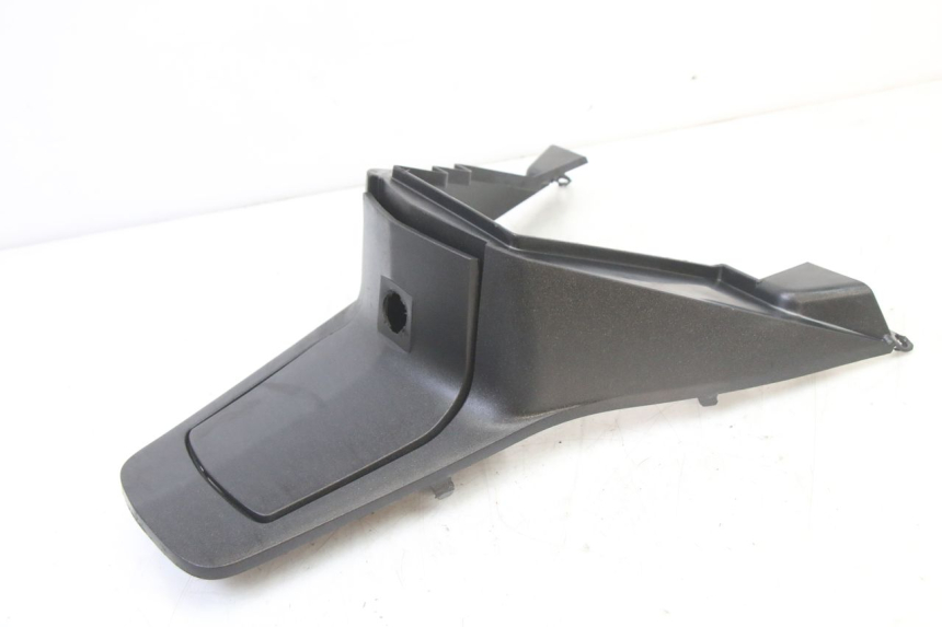 photo de CACHE SOUS SELLE PEUGEOT SATELIS 125 (2013 - 2018) - Gros plan technique