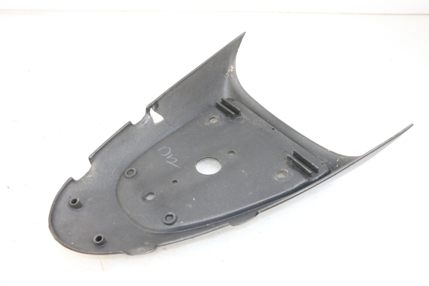 photo de CACHE SOUS SELLE APRILIA SR CARB LC 2T 50 (2004 - 2012) - Détail de la pièce